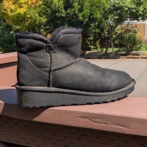 Kirkland Ladie's Shearling Sheepskin Short Boot with Wedge - Black - Size 6